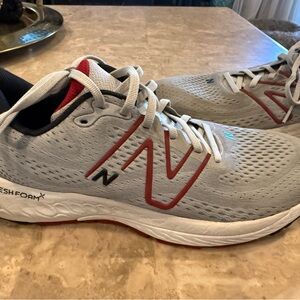 New Balance Men's 880 Fresh Foam Light Gray Athletic Running Shoes with Red Trim